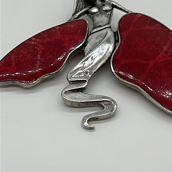 Sterling silver winged mermaid 2.5” by 2.25” brooch or pendant - Picture 4 of 11